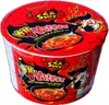 A close-up, slightly angled view of a red cup of Samyang 2x Spicy Buldak Ramyun instant noodles. Produktbild-Vorschau