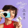 A young woman is holding a Kodak instant print camera and a printed photo. Anteprima dell’immagine prodotto