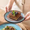 Eine Person wird den Dessertteller mit dem Dessert auf den Tisch stellen.
 Voir les images du produit
