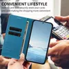 A person is holding a blue phone case with a phone inside, and another person is using a payment terminal in the background. Anteprima dell’immagine prodotto