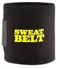 Schwarzer Schweißgürtel mit gelbem "SWEAT BELT"-Text auf der Vorderseite, aufrecht stehend Voir les images du produit