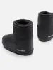 Two black Moon Boot Icon Low Nolace Rub boots are displayed against a white background. One boot is shown from the side, and the other from the back. Anteprima dell’immagine prodotto