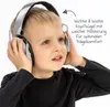 A young boy wearing headphones, with text describing the product's features. Voir les images du produit