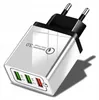 A white USB charger with black prongs and three USB ports. Anteprima dell’immagine prodotto