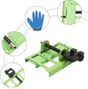 A green metal chainsaw mill attachment with a black bar and a blue glove shown in a circular inset. Náhled obrázku produktu