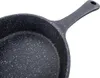 Close-up view of a black frying pan with a speckled surface and a handle. Anteprima dell’immagine prodotto