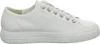 A side view of a white leather sneaker. Voir les images du produit