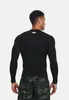 A man wearing a black long-sleeved shirt and camouflage shorts, viewed from the back. Anteprima dell’immagine prodotto