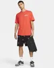A man wearing a t-shirt and shorts, holding a hip pack. Náhľad obrázku produktu