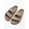 A pair of Birkenstock Arizona sandals on a white background. Produktbild-Vorschau