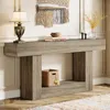 A console table with decorative items in a room. Anteprima dell’immagine prodotto