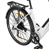 Close-up of the rear wheel and drivetrain of a white electric bicycle. Produktbild-Vorschau