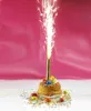 A single cupcake with a sparkler on top, surrounded by colorful sprinkles. Anteprima dell’immagine prodotto