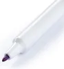 Close-up of the tip of a white marker with a purple tip. Anteprima dell’immagine prodotto