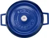 A top-down view of a blue enameled cast iron pot with a lid. Anteprima dell’immagine prodotto