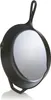 A cast iron skillet is shown from a slightly elevated angle against a white background. Voir les images du produit