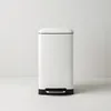 Poubelle à pédale MYK, 30 l – blanche Voir les images du produit 3