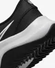 Close-up of the heel and sole of a black Nike shoe. Náhľad obrázku produktu
