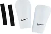 A pair of white Nike shin guards with black Nike swoosh logos, and two black elastic straps with velcro fasteners. Náhled obrázku produktu