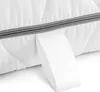 A close-up view of a white mattress with a zipper and a white fabric loop attached. Produktbild-Vorschau