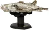 A 3D model of the Millennium Falcon spaceship from Star Wars is displayed on a black stand against a white background. Anteprima dell’immagine prodotto