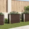 Three brown rectangular garden planters with silver trim are placed on a green lawn in front of a wooden fence and a white wall. Voir les images du produit