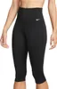 A person is wearing black Nike capri leggings. Produktbild-Vorschau