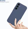 A hand holding a blue phone case against a white background. Produktbild-Vorschau