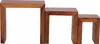 Three wooden nesting tables of varying heights. Voir les images du produit