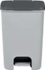 A front view of a light gray pedal trash can with a dark gray lid. Náhled obrázku produktu