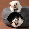 Two cats interacting with a round tunnel cat bed. Produktbild-Vorschau