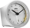 A white Braun radio-controlled alarm clock is shown against a white background. Voir les images du produit