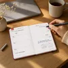 Taschenkalender 2027 A6 Bordeaux mit Goldprägung - 1 Woche Produktbild-Vorschau 7