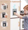 A child is using a toy kitchen's ice dispenser. The image is split into two sections: one showing the steps of using the ice dispenser and the other showing a child interacting with it. Anteprima dell’immagine prodotto