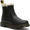 A black Dr. Martens boot with faux fur lining. Produktbild-Vorschau
