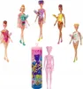 A collection of Barbie dolls and a product tube, all in a studio setting. Anteprima dell’immagine prodotto