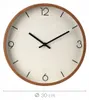 Horloge murale avec finition en bois et chiffres noirs Voir les images du produit 8