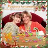 Mutter und Kind spielen mit bunten Magnetbausteinen auf einem Holztisch, umgeben von Weihnachtsdekoration Produktbild-Vorschau