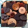Set di bottoni 100 pezzi fatti a mano in legno marrone fai Anteprima dell’immagine prodotto 2