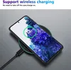 A smartphone is wirelessly charging on a charging pad. Voir les images du produit