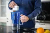 A person is inserting a water filter into a water filter pitcher. Produktbild-Vorschau