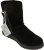 A black boot with a tag attached. Anteprima dell’immagine prodotto