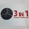 A collage showing different cooking surfaces of a 3-in-1 sandwich maker, with text highlighting its functions. Anteprima dell’immagine prodotto