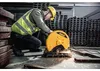 Sierra de disco para poda de 355 mm y 2200 W, marca DEWALT, Vista previa de la imagen del producto 4