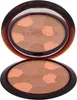 A bronzer compact with the lid open, showing the product inside. Voir les images du produit