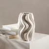 HOMLA SALANA vlnitá biela váza 16x15x26 cm Náhľad obrázku produktu 7