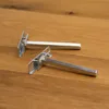Two metal shelf brackets are placed on a wooden surface. Produktbild-Vorschau