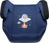A blue car seat booster with a space-themed graphic of an alien in a UFO. Produktbild-Vorschau