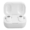 A pair of white wireless earbuds in their charging case, with the lid open. Voir les images du produit