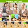 A family is preparing food together in a kitchen, with a blender and containers of ingredients visible. Below are four steps showing how to prepare a drink. Produktbild-Vorschau